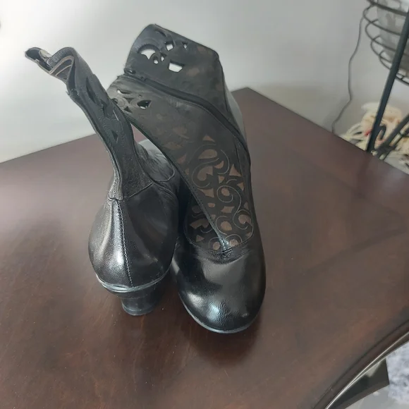 Victorian booties - Picture 2 of 5